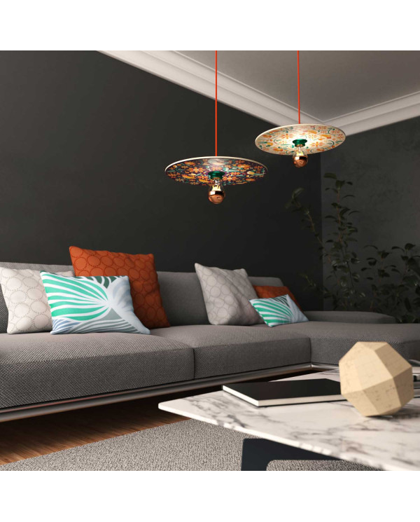 Lampada a sospensione Made in Italy completa di cavo tessile, paralume in legno UFO double-face e finiture in metallo