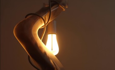 Innovazione e tradizione: la lampada forcola di Carlo D’Urso 